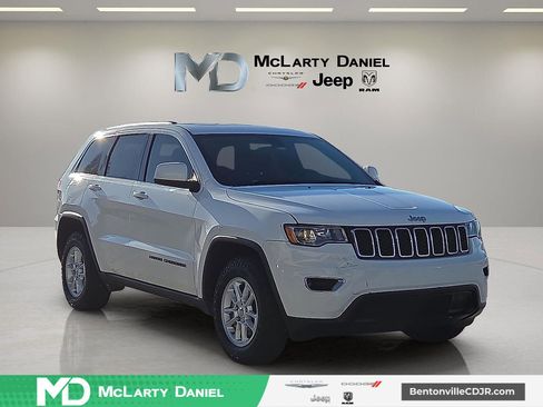 Used 2018 Jeep Grand Cherokee Laredo image 1