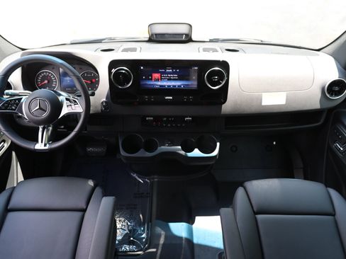 Used 2025 Mercedes-Benz Sprinter 2500 image 10
