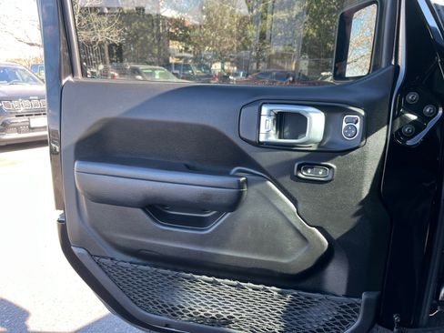 Used 2022 Jeep Gladiator Sport image 13