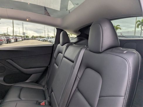 Used 2021 Tesla Model Y Long Range image 17