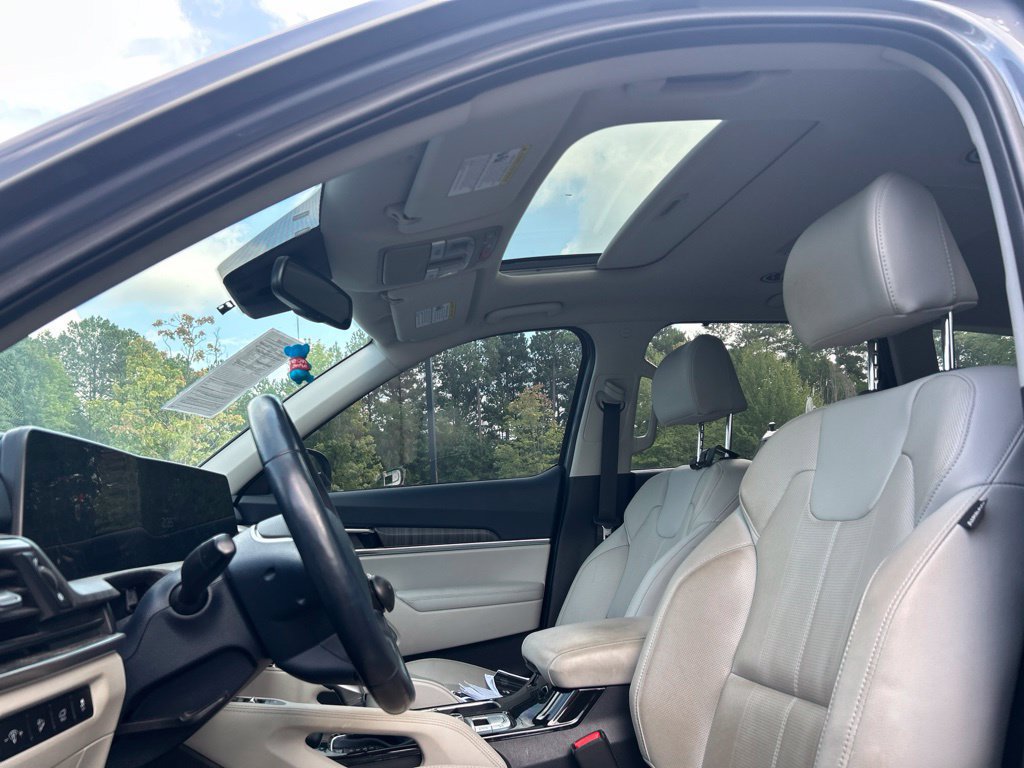 Used 2024 Kia Telluride EX w/ EX Captain's Chair Package AWD/4WD image 6