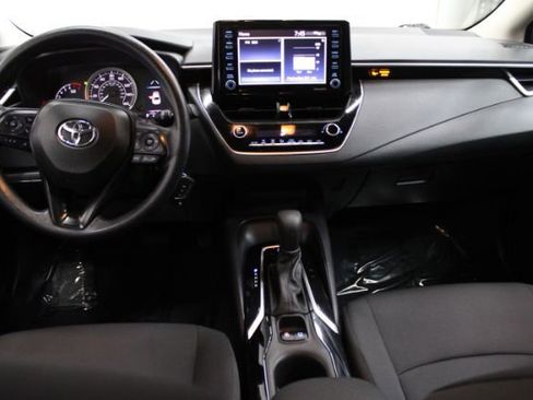 Used 2022 Toyota Corolla LE image 2