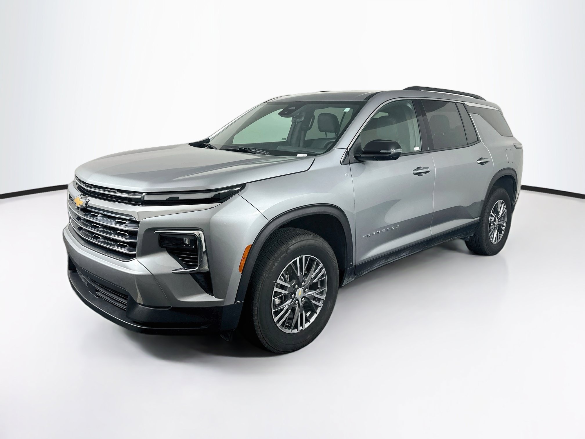 Used 2026 Chevrolet Traverse LT FWD image 3