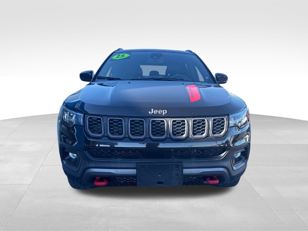 Used 2025 Jeep Compass Trailhawk AWD/4WD image 9