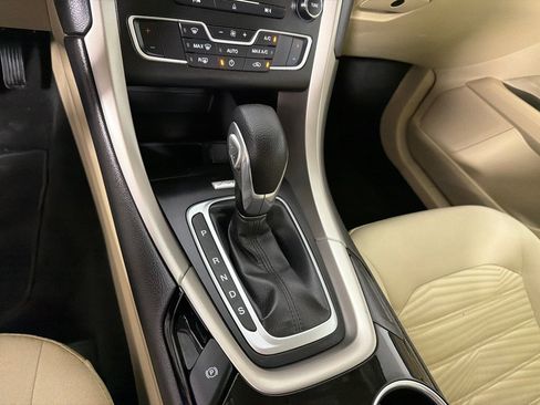 Used 2016 Ford Fusion SE FWD image 13