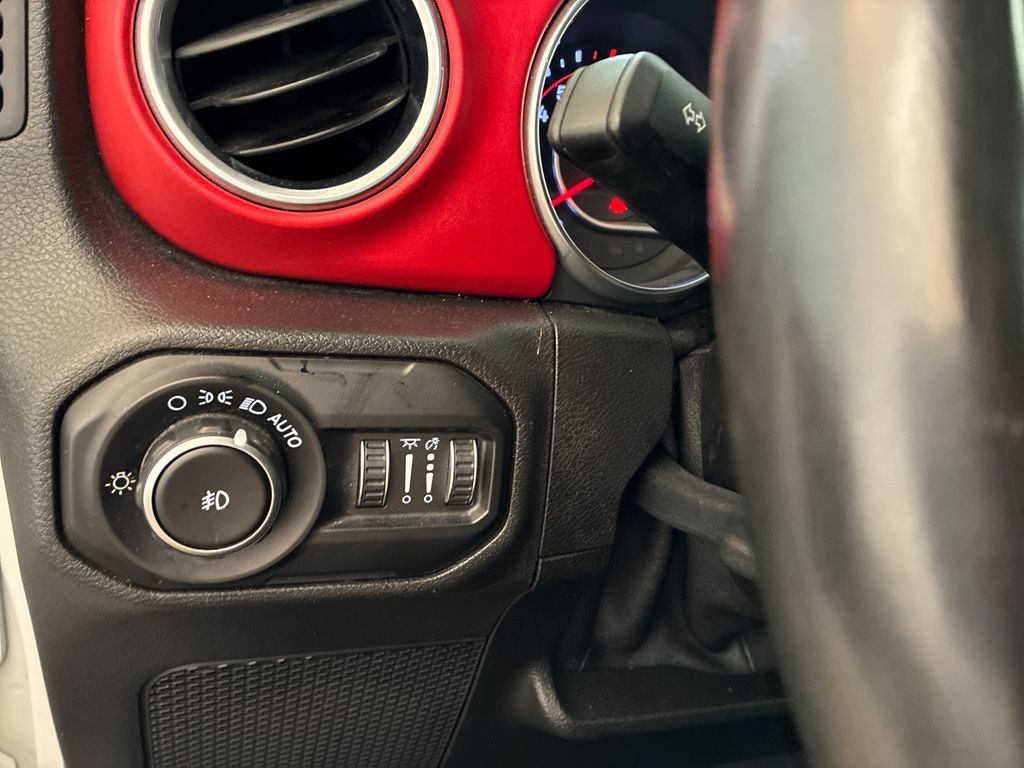 Used 2018 Jeep Wrangler Unlimited Rubicon w/ LED Lighting Group AWD/4WD image 19