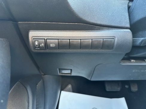 Certified 2023 Toyota Corolla LE image 28