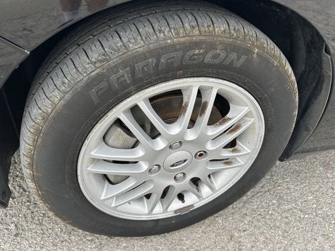 Used 2009 Ford Focus SE FWD image 13