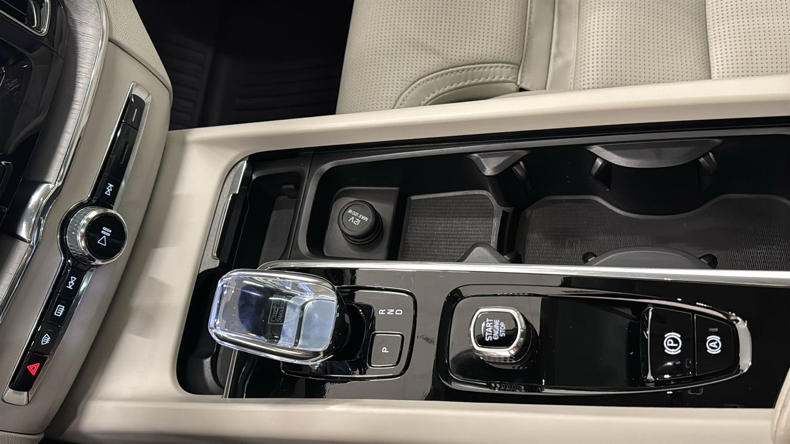 Used 2024 Volvo XC60 B5 Ultimate w/ Protection Package Premier AWD/4WD image 19