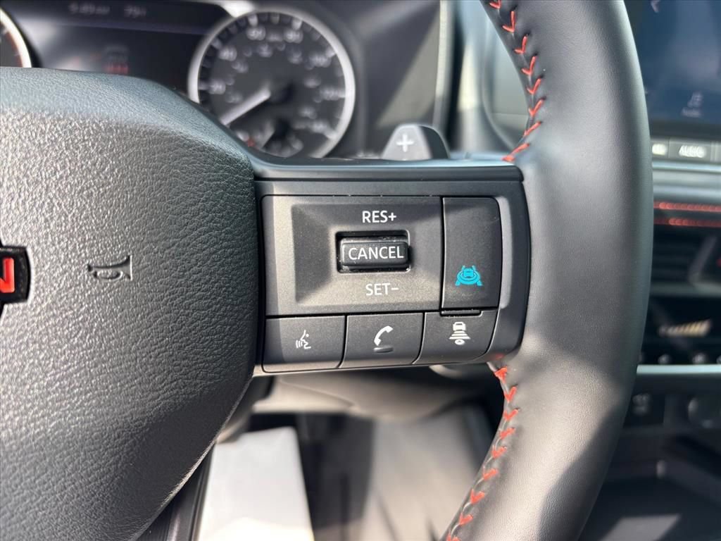 Used 2025 Nissan Rogue SV AWD/4WD image 16