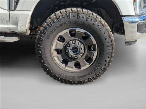 Used 2025 Ford F250 Lariat w/ Tremor Off-Road Package image 17