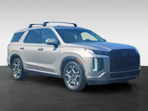 Used 2024 Hyundai Palisade SEL w/ Premium Package AWD/4WD image 3