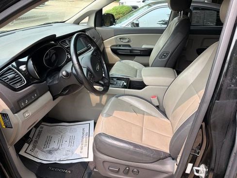 Used 2017 Kia Sedona SX FWD image 9