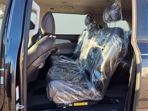 New 2026 Kia Carnival EX image 20