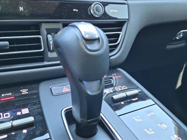 Used 2025 Porsche Macan AWD/4WD image 11