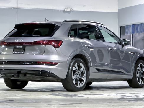 Used 2021 Audi e-tron Premium w/ Convenience Plus Package image 8