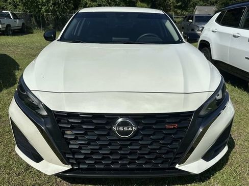 Used 2023 Nissan Altima 2.5 SR FWD image 3