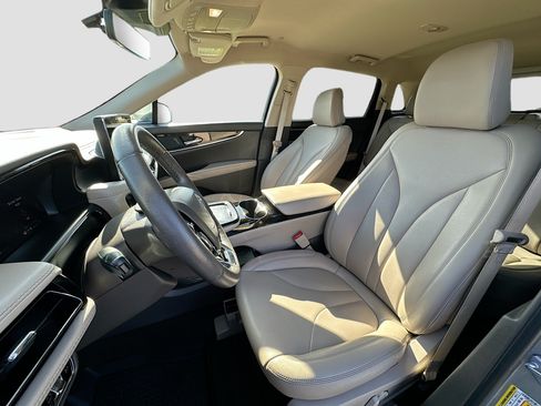 Used 2023 Lincoln Nautilus FWD image 21