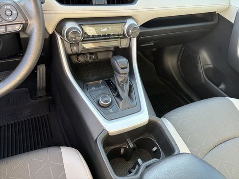 Certified 2022 Toyota RAV4 XLE w/ Convenience Package image 9