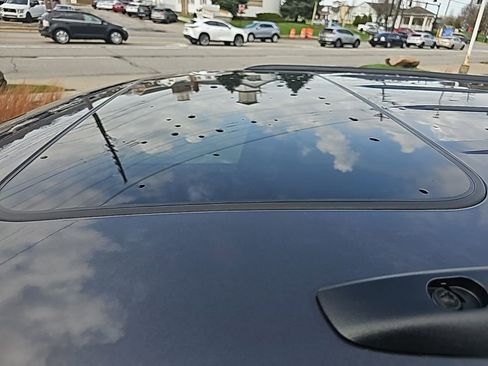 Certified 2021 Jeep Grand Cherokee Laredo X image 9