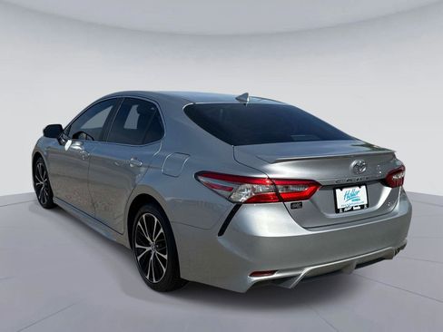 Used 2019 Toyota Camry SE image 6