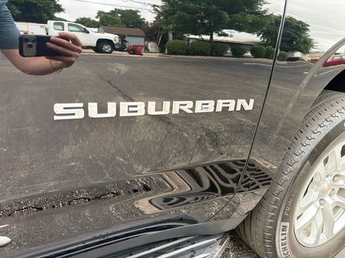 Used 2024 Chevrolet Suburban LT AWD/4WD image 35