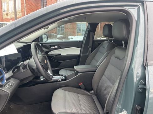 Used 2025 Chevrolet Trax LT w/ Driver Confidence Package FWD image 13