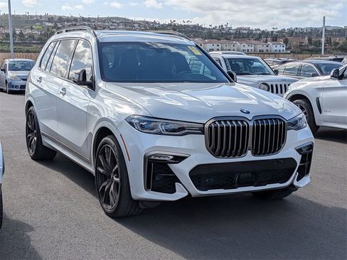 Used 2020 BMW X7 M50i image 1