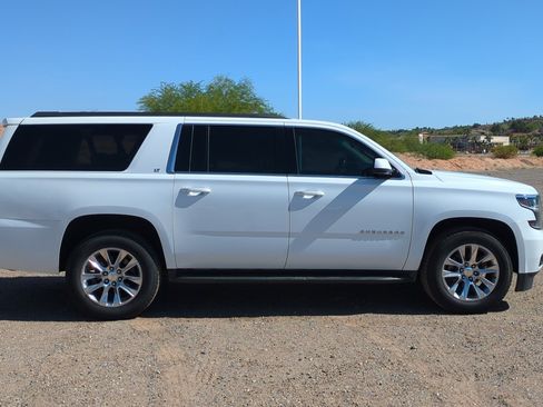 Used 2019 Chevrolet Suburban LT RWD image 2