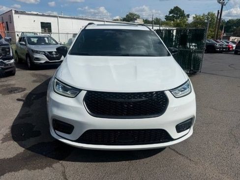 Used 2025 Chrysler Pacifica Limited FWD image 9