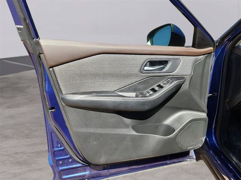 Used 2023 Nissan Rogue SV image 14