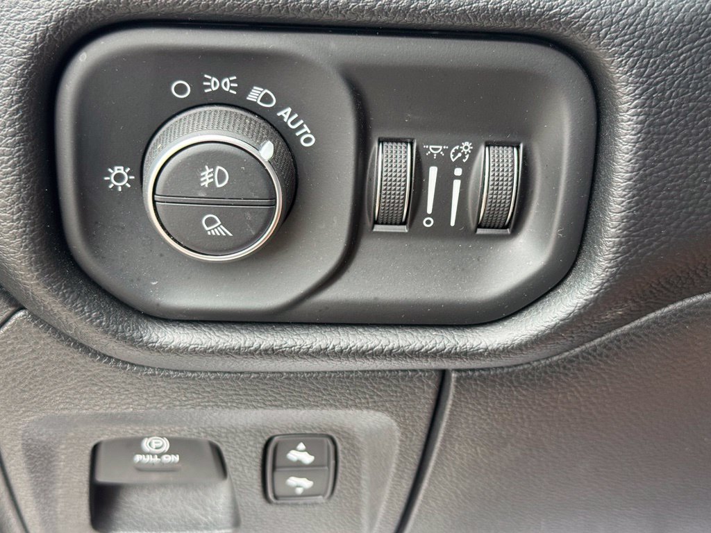 Used 2021 RAM 1500 Laramie w/ Sport Appearance Package AWD/4WD image 35