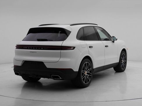 Used 2025 Porsche Cayenne AWD/4WD image 6