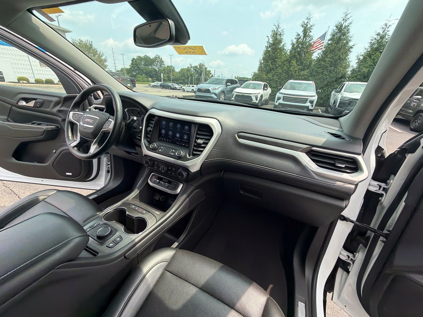 Used 2023 GMC Acadia SLT AWD/4WD image 29