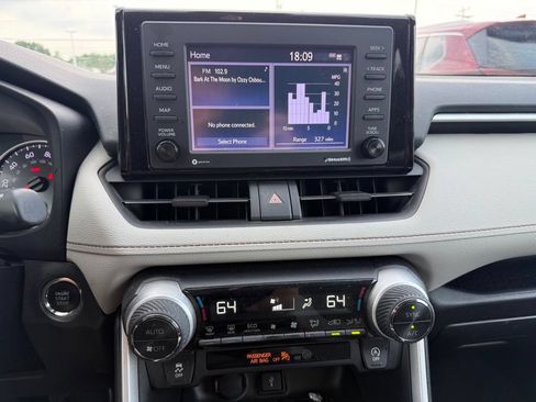 Used 2021 Toyota RAV4 XLE AWD/4WD image 11