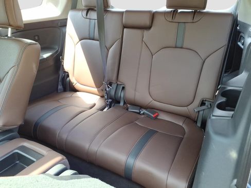 Used 2025 Honda Pilot Elite image 14