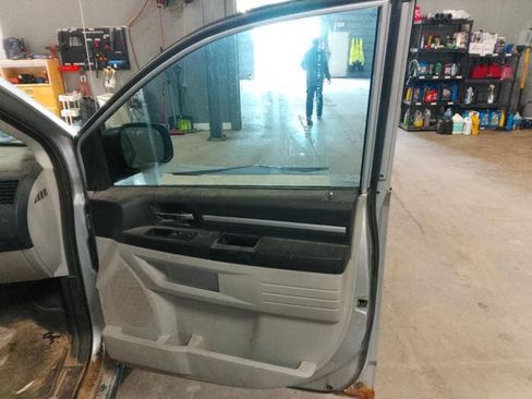 Used 2010 Dodge Grand Caravan SE FWD image 32