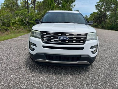 Used 2017 Ford Explorer XLT w/ Class II Trailer Tow Package AWD/4WD image 8