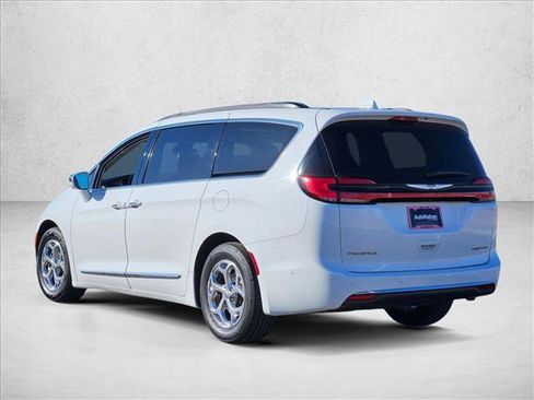 Used 2022 Chrysler Pacifica Limited image 8