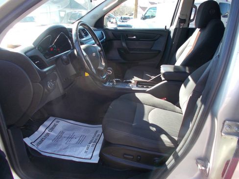 Used 2015 Chevrolet Traverse LT w/ Style and Technology Package image 5