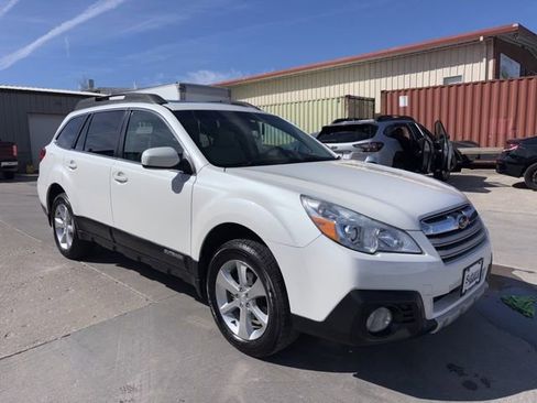 Used 2014 Subaru Outback 2.5i Limited image 1