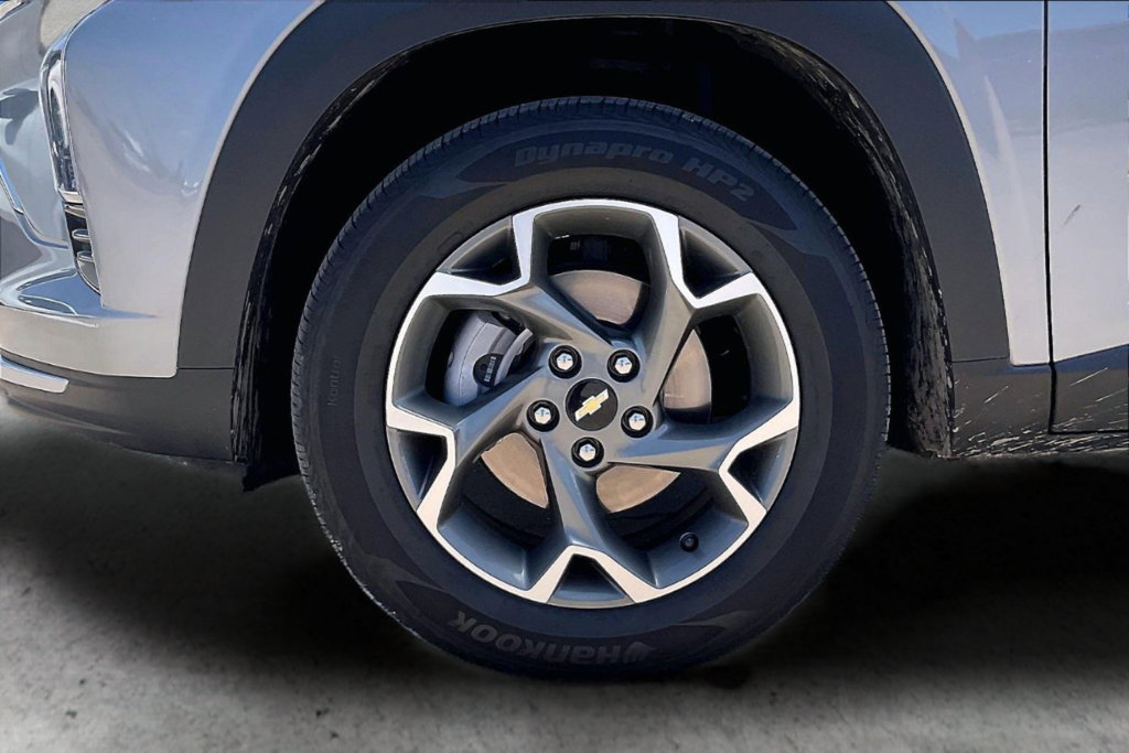 Used 2025 Chevrolet Trax LT FWD image 33