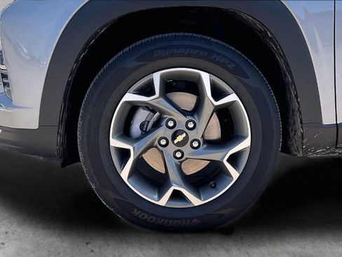 Used 2025 Chevrolet Trax LT FWD image 33