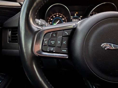 Used 2016 Jaguar XF S image 11