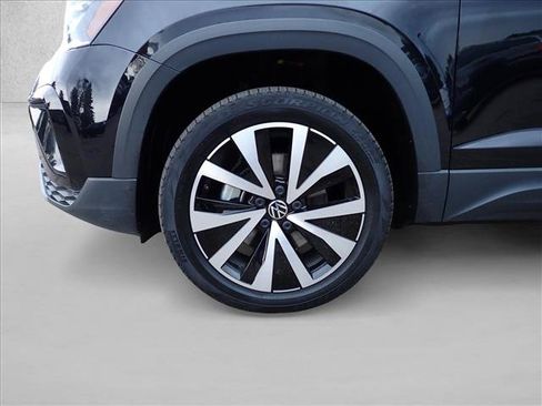 Used 2023 Volkswagen Taos SE w/ Panoramic Sunroof Package AWD/4WD image 7
