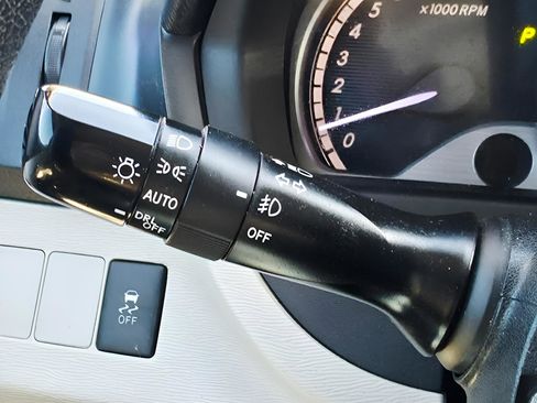 Used 2013 Toyota Venza LE AWD/4WD image 24