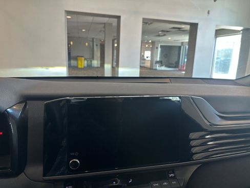 Used 2025 Toyota Camry LE image 18