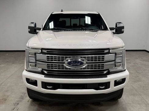 Used 2019 Ford F250 Platinum w/ Platinum Ultimate Package image 4