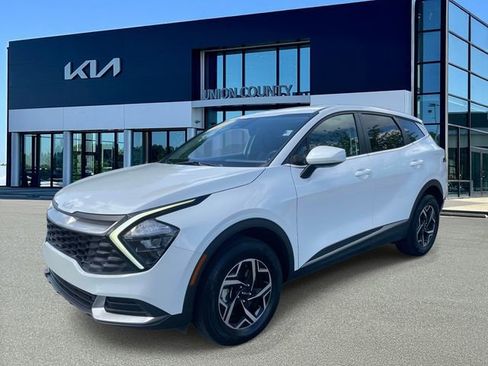 Used 2023 Kia Sportage LX AWD/4WD image 3