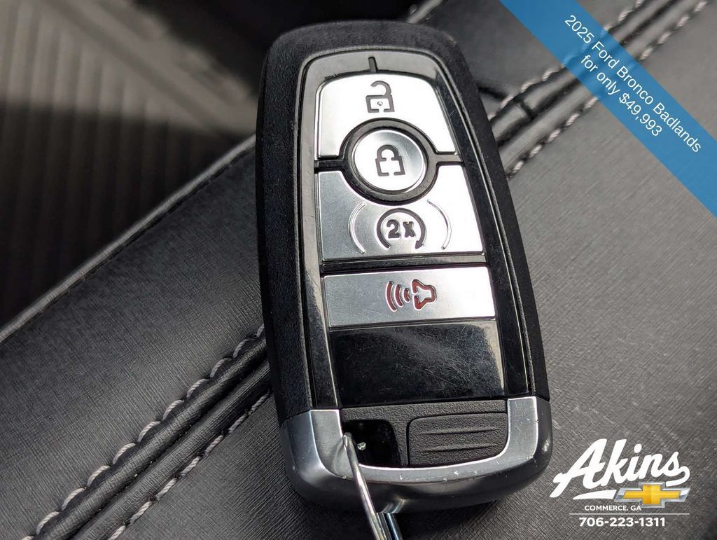 Used 2025 Ford Bronco Badlands AWD/4WD image 32